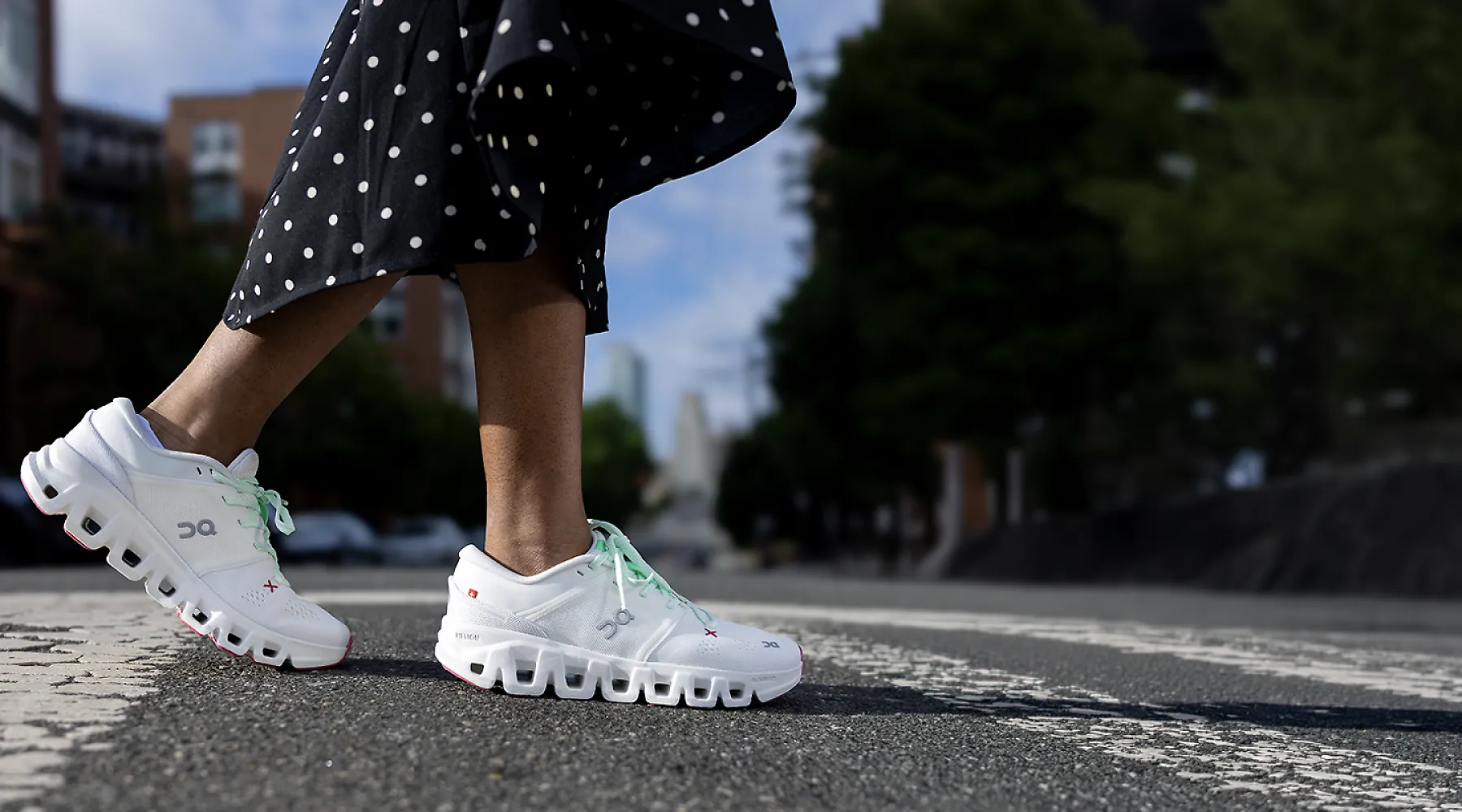 On-Womens-Cloud-X-5-lifestyle-PDP
